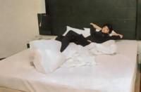 Poze with our darling,Bill!!! - ce-mi place poza asta mai am una o so pun � � - ♥ Bill Kaulitz ♥
