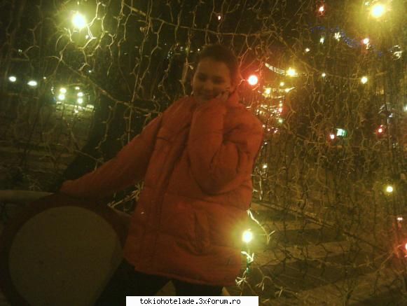This is me! - aici eu la bradul din orash eram flatata de nush - .:::SlutFucker Apps. [Picz lol]:::.